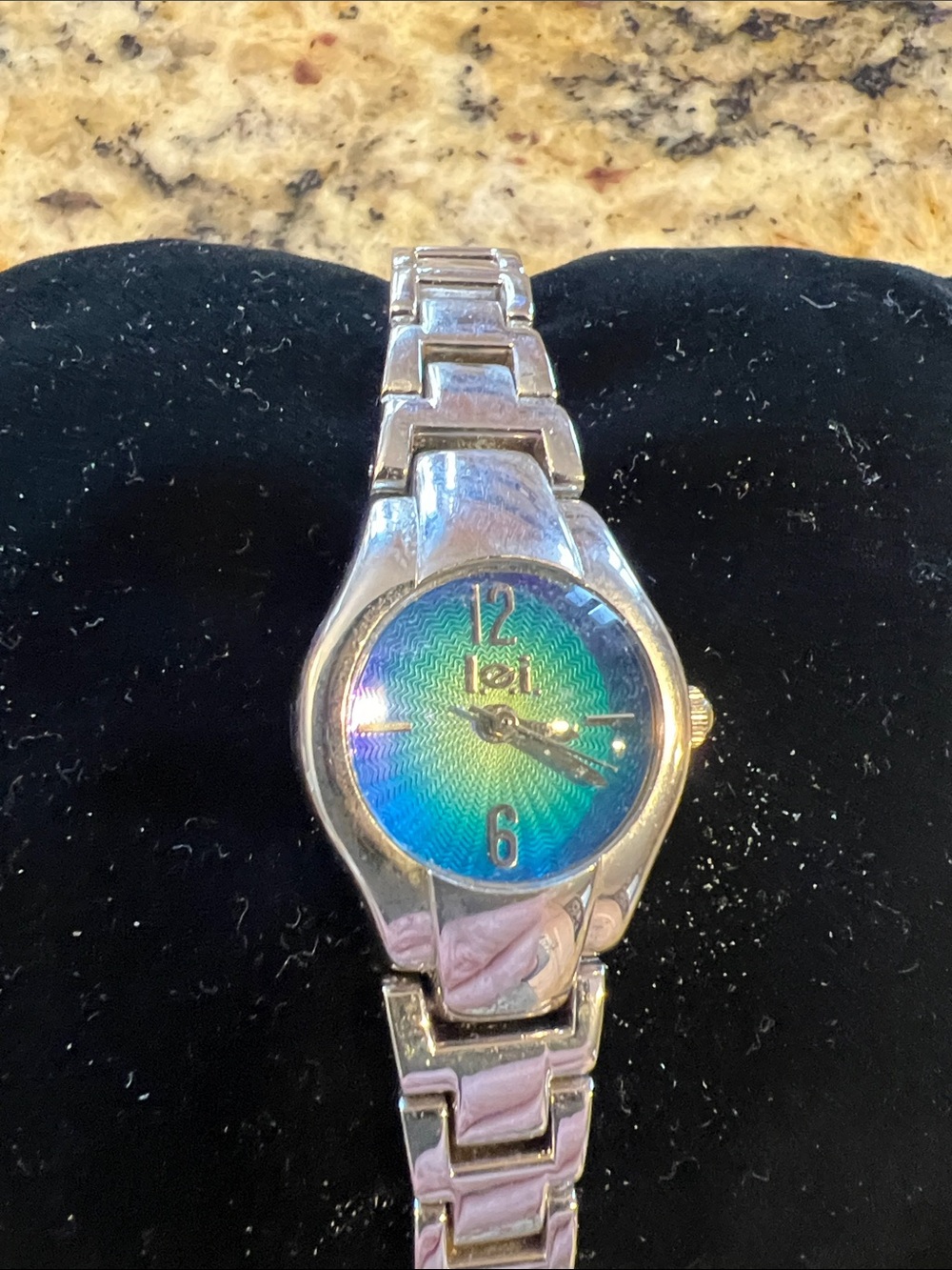 Iei Vintage Small Silver-Link Watch with Blue-Green Dial - Picture 5 of 14